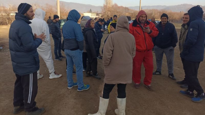 С протест пазят фермите със заразени овце във Велинградско